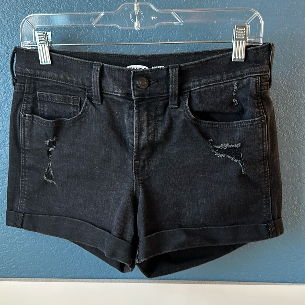 Old Navy denim shorts, size 6
Boyfriend cut